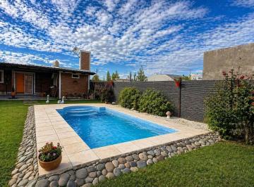 Casa · 46m² · 1 Ambiente · Quincho C/pileta en Alvear - Troncales del Sur
