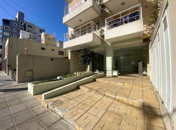 Departamento de 3 ambientes, Lanús · Hermoso Semi - Piso de 3 Amb. Al Fte. C/cochera