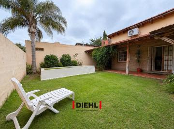 Casa · 140m² · 4 Ambientes · 1 Cochera · Casa Tres Dorm. con Patio - Villa Belgrano
