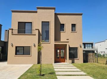 Casa · 164m² · 5 Ambientes · 4 Cocheras · Casa 3 Dorm., Tigre, Vila Marina II, Zona Norte, con Pileta a Estrenar.