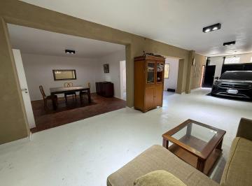 Casa · 266m² · 5 Ambientes · 2 Cocheras · Casa 6 Amb - Patio Cochera P/2 Autos