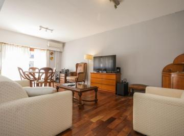 Casa · 266m² · 5 Ambientes · 2 Cocheras · Casa 6 Amb - Patio Cochera P/2 Autos