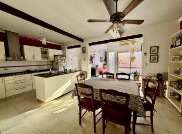 Casa · 300ha · 8 Ambientes · 3 Cocheras · Se Vende | Casa de 3 Dorm + Depto de 2 Dorm - Alberdi