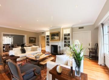 Casa · 600m² · 13 Ambientes · 2 Cocheras · Venta de Casa 13 Ambientes con Pileta en Acassuso, San Isidro