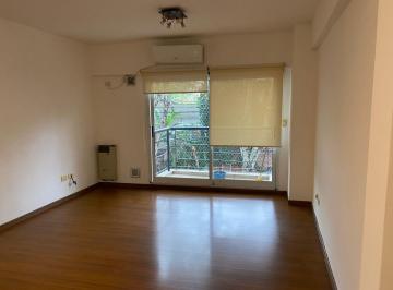 Departamento · 38m² · 2 Ambientes · 1 Cochera · Alquilo Hermoso Semipiso Al Frente, Departamento 2 Amb con Cochera Cubierta Fija.