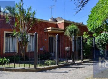 Casa · 238m² · 7 Ambientes · 2 Cocheras · Casa Venta 6 Ambientes Llavallol con Cochera y Jardin