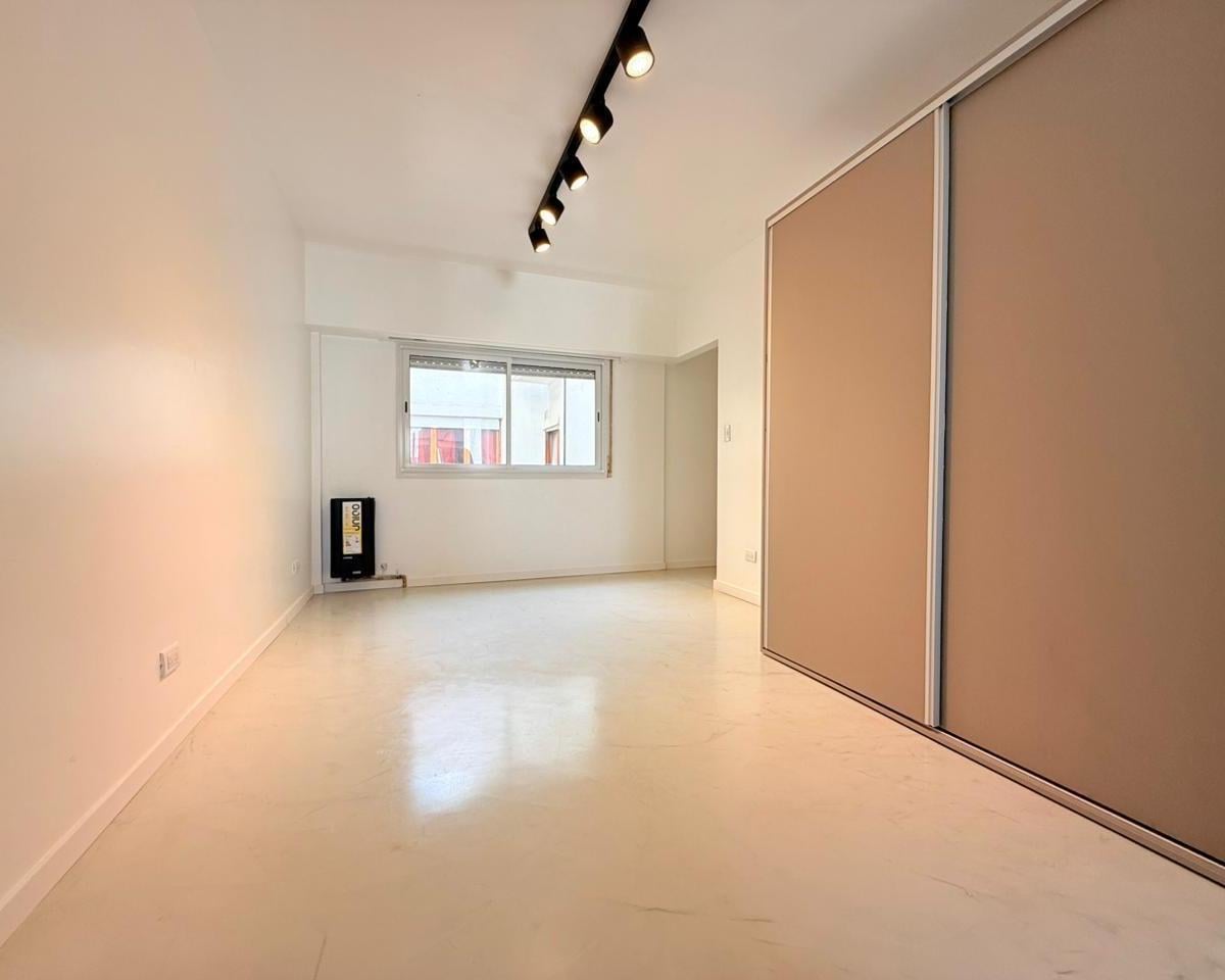 Monoambiente reciclado a nuevo, 24m² — Plaza Colón