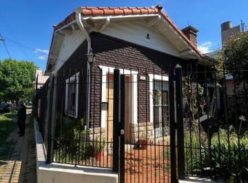 Casa · 170m² · 3 Ambientes · 2 Cocheras · Imperdible Propiedad en Munro –4 Amb, Patio y 2 Cocheras.