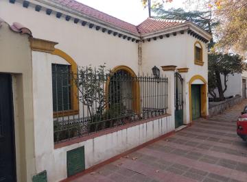 Casa · 544m² · 5 Dormitorios · Hauser Vende Casa a Reciclar o Terreno. Excelente Ubicación en La Quinta!