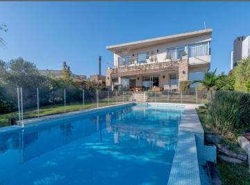 Casa · 277m² · 5 Ambientes · 6 Cocheras · Casa Al Agua en Tipas en Alquiler