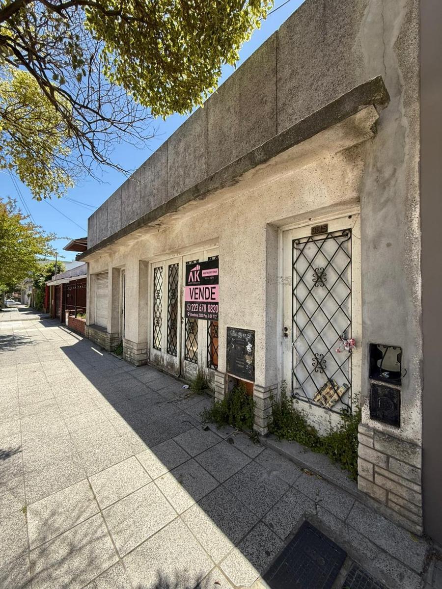 Venta de lote con edificación a demoler en excelente entorno del Barrio San José