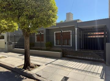 Casa · 142m² · 4 Ambientes · 1 Cochera · Casa en Venta en Barrio Santa Ana Residencial