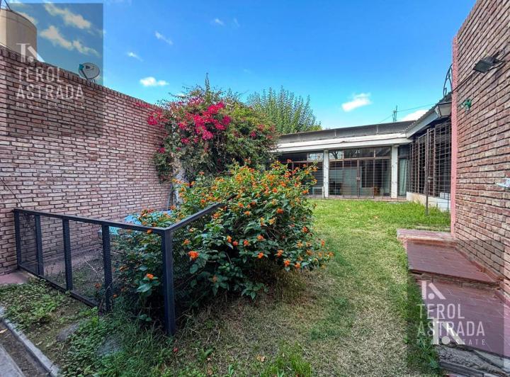 Casa · 379m² · 9 Ambientes · 2 Cocheras