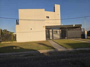 Casa · 180m² · 3 Ambientes · 2 Cocheras · Venta - Casa Dos Dorm. - Fincas de Ibarlucea