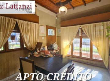 Casa · 145m² · 4 Ambientes · 1 Cochera · Venta Casa 4 Ambientes de 212 m² Lote Propio en Caseros, Cochera Cubierta