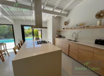 Casa · 164m² · 4 Ambientes · 1 Cochera · Casa 4 Ambientes Los Pinares