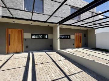 PH · 140m² · 5 Ambientes · 2 Cocheras · PH en Quebradas de Manantiales