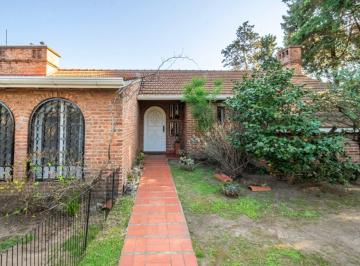 Casa · 267m² · 5 Ambientes · 2 Cocheras · Venta Casa Una Planta 5 Amb, con Jardín, Pileta, Quincho y Cochera en San Isidro