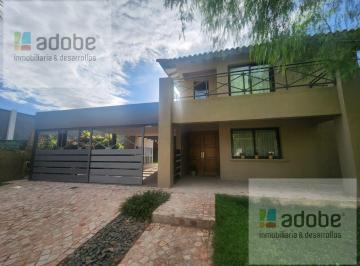 Casa · 220m² · 2 Dormitorios · 2 Cocheras · Casa en B° Terruño de Araoz III
