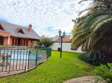 Casa · 477m² · 7 Ambientes · 3 Cocheras · Venta Casa Premium, Ramos Mejia Norte, con Jardin y Piscina "Apta Credito"