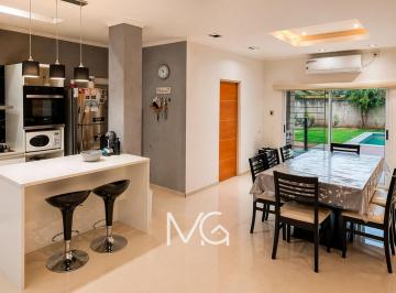 Casa · 184m² · 4 Ambientes · 2 Cocheras · Venta Casa con Parque y Pileta en San Vicente