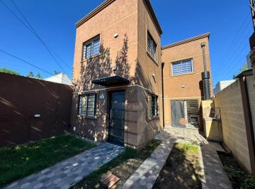 PH · 81m² · 3 Ambientes · 1 Cochera · Alquiler - PH 3 Ambientes - Ituzaingo