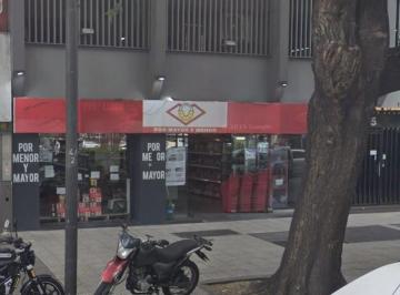 Local comercial · 256m² · Local en Venta en Monserrat de 256 m², Incluye Cocheras en El Edificio