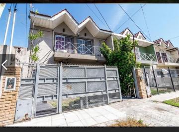 Casa · 130m² · 5 Ambientes · 1 Cochera · Duplex Tipo Casa 5 Amb. a 400 m. Acceso Oeste - Villa Tesei