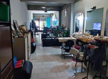 Local comercial de 2 ambientes, Flores · Bufano Al 700: Local Comercial con Vivienda y Patio Cubierto