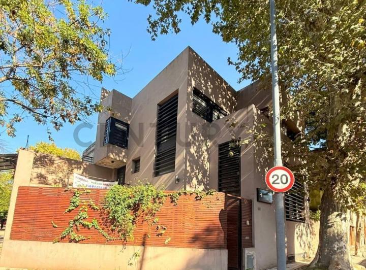 Casa · 170m² · 5 Ambientes · 1 Cochera