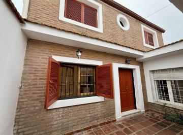 Casa · 380m² · 5 Ambientes · 2 Cocheras · Gran Casa en Pleno Cerro de Las Rosas!