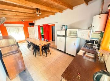 Casa de 8 ambientes, Monte Hermoso · Venta en Block Casa + 4 Dptos + 2 Duplex + Funcional