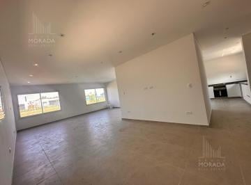 Casa · 495m² · 5 Ambientes · 3 Cocheras · Casa en Santa Lucia, Pilar del Este