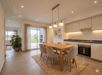 Casa · 495m² · 5 Ambientes · 3 Cocheras · Casa en Santa Lucia, Pilar del Este
