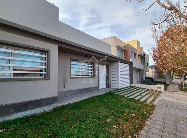 Casa · 185m² · 6 Ambientes · 1 Cochera