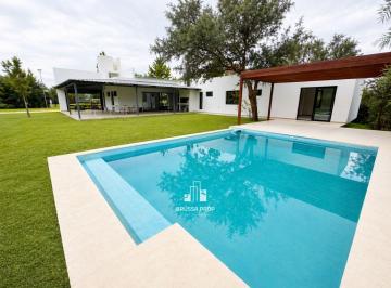 Casa de 5 ambientes, Río Ceballos · Casa a Estrenar en Country Bela Vista – Río Ceballos | Excelente Ubicación