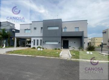 Casa · 320m² · 5 Ambientes · 2 Cocheras · Casa - Casuarinas Premium