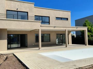 Casa · 250m² · 6 Ambientes · 5 Cocheras · Venta Casa 6 Ambientes en Haras Santa Maria, Escobar