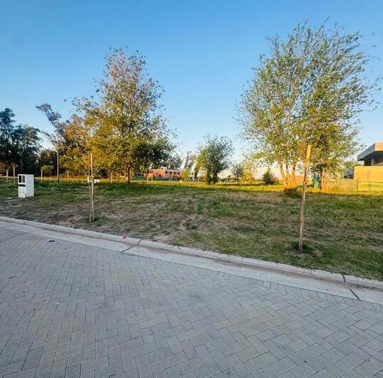 Terreno · 372m²
