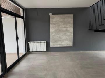 Casa · 150m² · 5 Ambientes · 2 Cocheras · Duplex en La Calandria 3 Dorm. 3 Baños con Excelente Patio