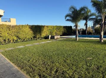 Casa · 376m² · 6 Ambientes · 7 Cocheras · Casa en Venta San Sebastián Área 6 Cod.20