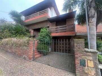Casa · 341m² · 6 Ambientes · 1 Cochera · Chalet de 6 Amb. en 3 Niveles - Punta Mogotes