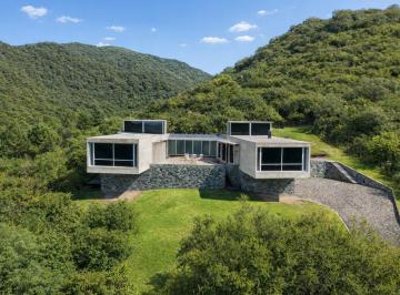 Casa · 510m² · 4 Ambientes · 2 Cocheras · Casa Nekola en Rio Ceballos