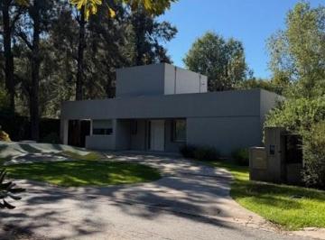 Casa · 160m² · 5 Ambientes · 1 Cochera · Casa en Venta en Highland Park Cc, Pilar, G. B. a. Zona Norte