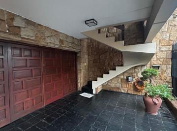 Casa · 120m² · 7 Ambientes · 1 Cochera · Casa 2 Dorm. en Alquiler