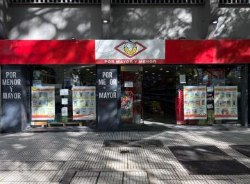 Local comercial · 240m² · 2 Ambientes · 2 Cocheras · Local en Venta