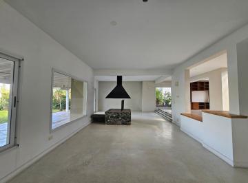Casa · 480m² · 7 Ambientes · 2 Cocheras · Casa en Alquiler Anual Al Agua en Santa Bárbara, 5 Dorm. Amplia y Luminosa