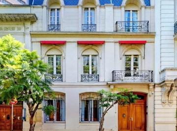 Casa · 983ha · 14 Ambientes · 2 Cocheras · Casa en Venta Refaccionada en Palermo Chico