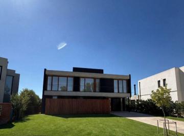 Casa de 6 ambientes, Tigre · Casa en Laguna Grande Tigre en Venta