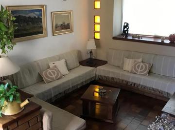 Casa · 230m² · 3 Ambientes · 1 Cochera · Casa 4 Dormitorio en Barrio Urca - Oportunidad